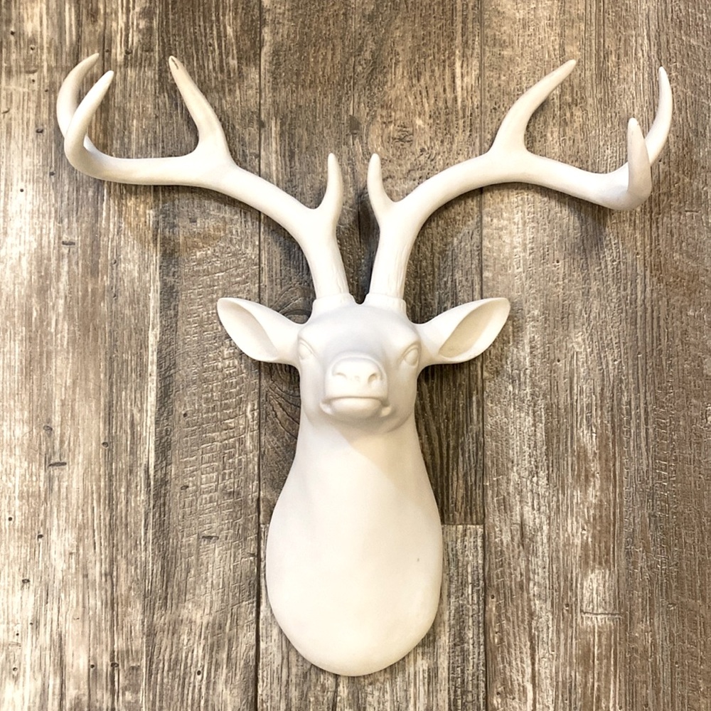 NWOT WALL DEER HEAD NECKLACE HANGER